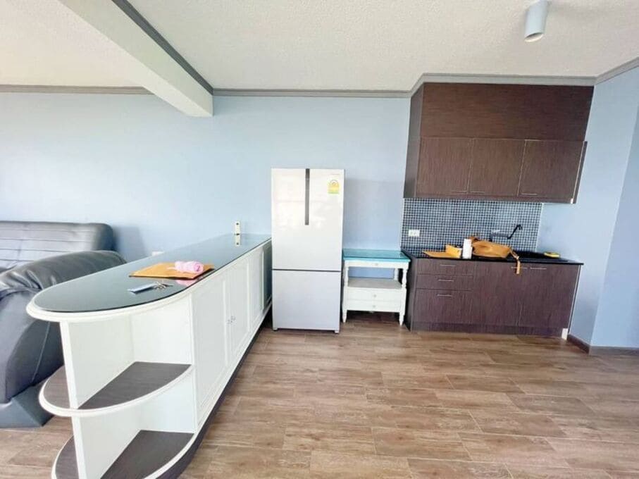 1BR Condo for Rent at Metro Jomtien Condotel, Pattaya | 110 sqm | 9th Floor | Sea View | Beachfront