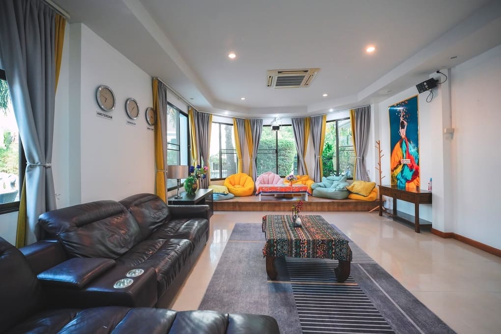6BR Luxury Pool Villa for Rent in Jomtien, Pattaya | 600 sqm Land | Near Immigration Office