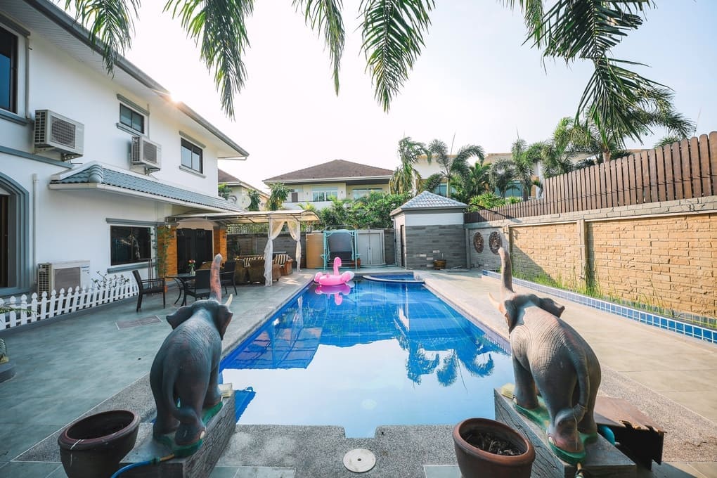 6BR Luxury Pool Villa for Rent in Jomtien, Pattaya | 600 sqm Land | Near Immigration Office