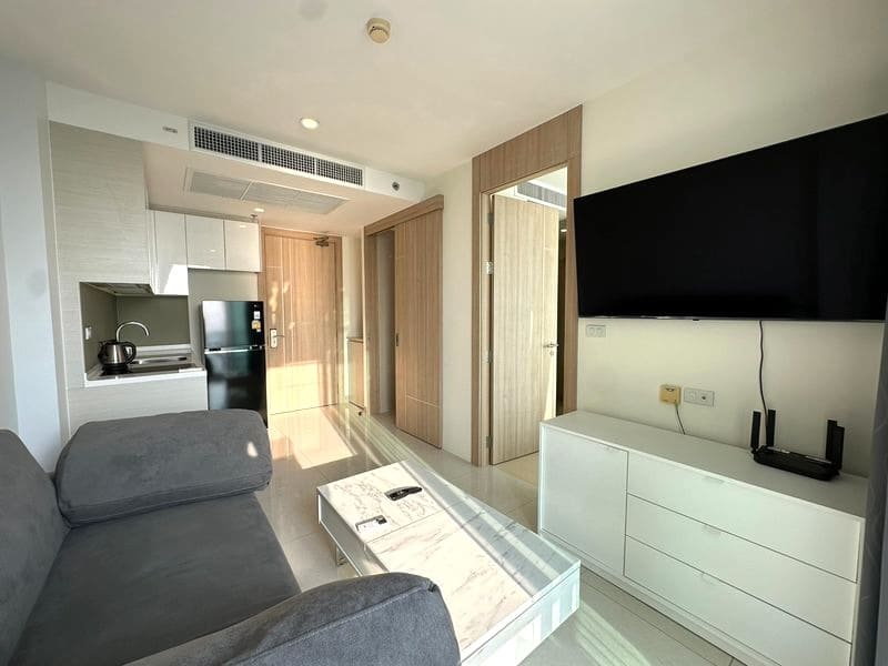 1BR Condo for Rent at The Riviera Jomtien, Pattaya | 35 sqm | 19th Floor | Sea View | Near Jomtien Beach   (19B06)