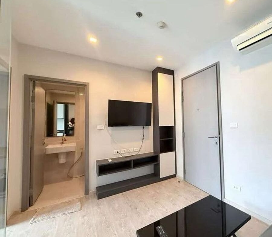 1BR Condo for Rent at The Base Central Pattaya | 30 sqm | Building B | 4th Floor | Near Central Festival Pattaya Beach