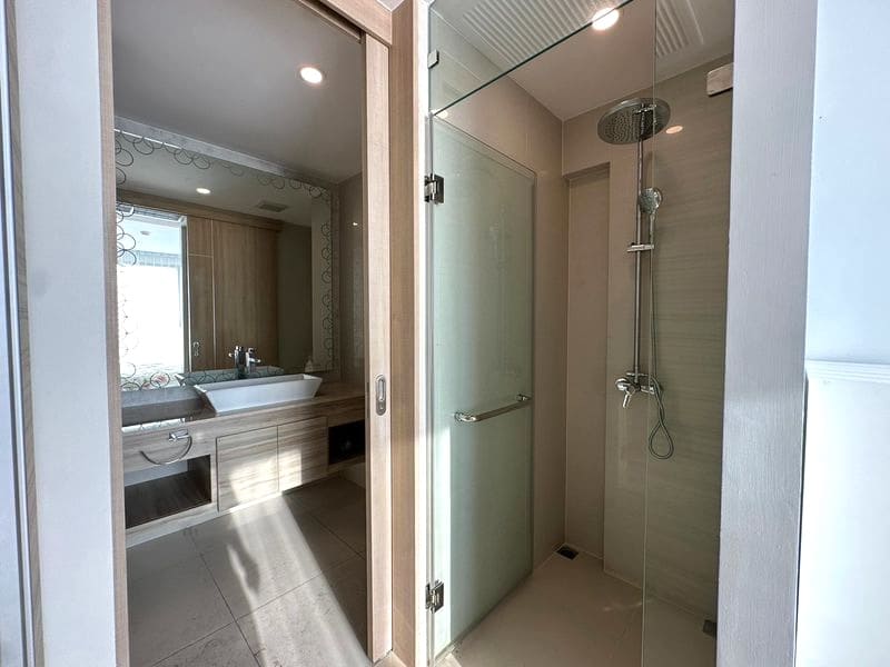 1BR Condo for Rent at The Riviera Jomtien, Pattaya | 35 sqm | 19th Floor | Sea View | Near Jomtien Beach   (19B06)