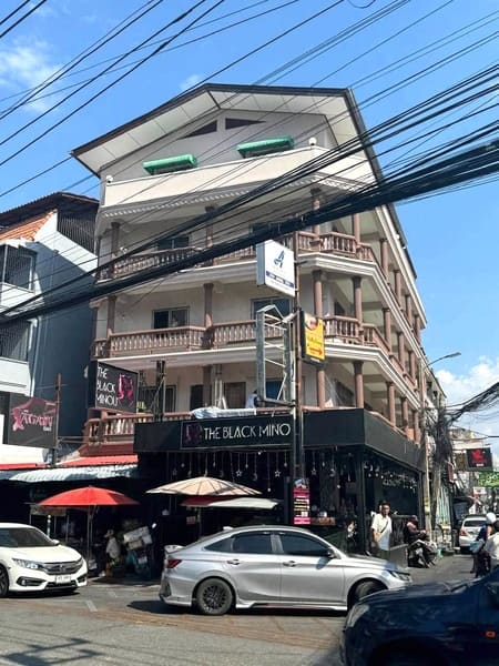 芭提雅市中心核心商圈五层商业楼｜Tree Town 商圈｜土地352㎡｜双面临街转角