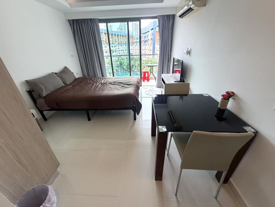 Studio Condo for Rent at Laguna Beach Resort 2｜24 sqm｜Building D｜6th Floor｜Pool View｜Large Resort-Style Lagoon Pool (D623)