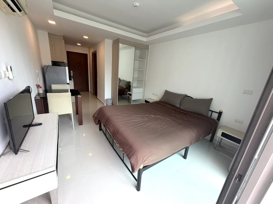 Studio Condo for Rent at Laguna Beach Resort 2｜24 sqm｜Building D｜6th Floor｜Pool View｜Large Resort-Style Lagoon Pool (D623)