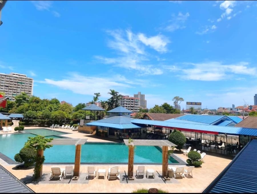 芭提雅市中心 9 Karat Condo（9克拉公寓）开间31㎡｜2楼｜泳池景