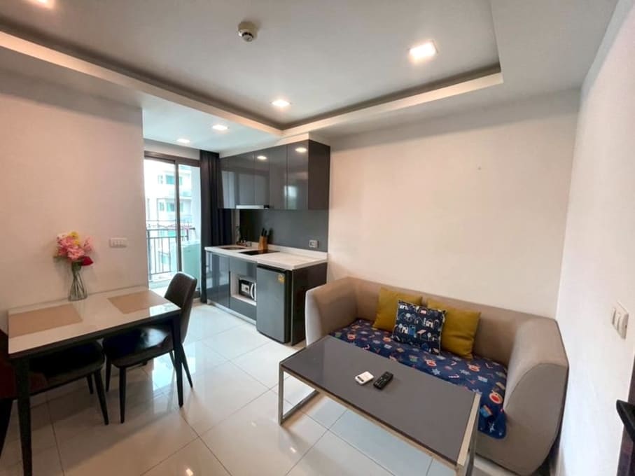 1BR Condo for Rent at Arcadia Beach Continental, Pattaya | 27 sqm | Building D | 4th Floor | Pool View (D423)