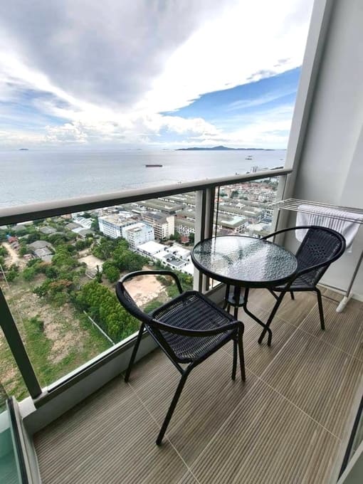 1BR Condo for Rent at The Riviera Jomtien, Pattaya | 35 sqm | 37th Floor | Sea View | Near Jomtien Beach (37B08)