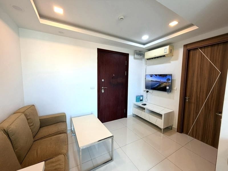 1BR Condo for Rent at Arcadia Beach Resort, Pattaya | 26 sqm | Building C | 6th Floor | City View (C627)