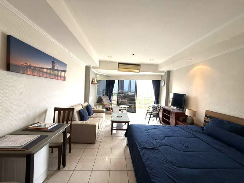 Studio Condo for Rent at View Talay 2B, Pattaya | 37 sqm | 12th Floor | Partial Sea View | Near Dongtan Beach | Near Jomtien Bus Station
