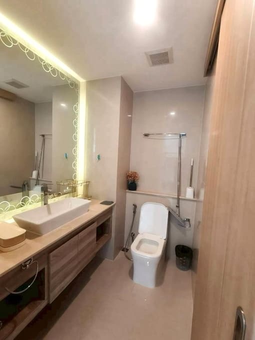1BR Condo for Rent at The Riviera Jomtien, Pattaya | 35 sqm | 37th Floor | Sea View | Near Jomtien Beach (37B08)
