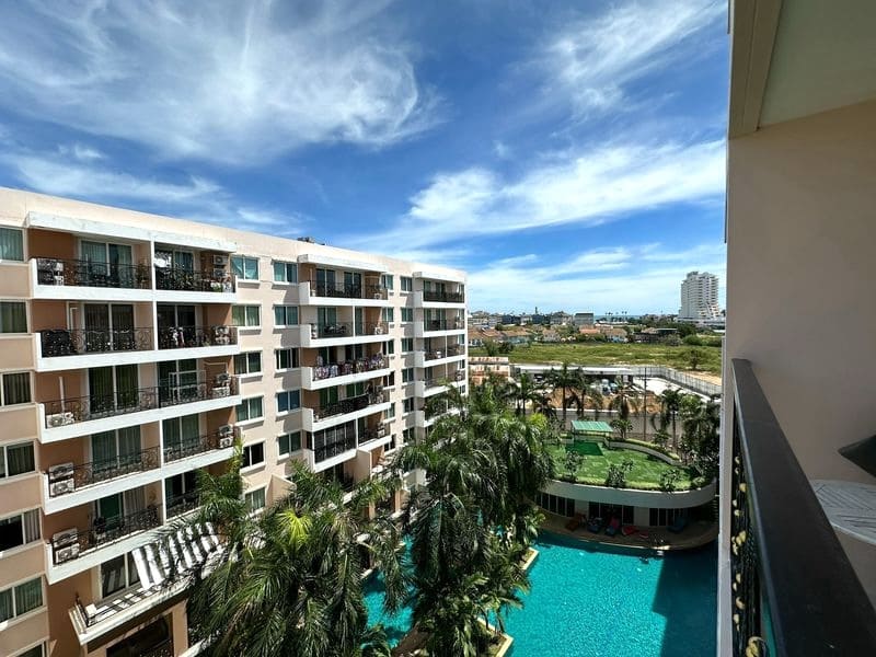 1BR Condo for Rent at Paradise Park｜35 sqm｜Building 2｜7th Floor｜Pool View｜Near Jomtien Beach (2-718)