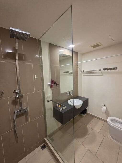 3BR Condo for Rent at Zire Wongamat, Pattaya | 100 sqm | 44th Floor | Stunning Sea View | Adjacent to Wongamat Beach