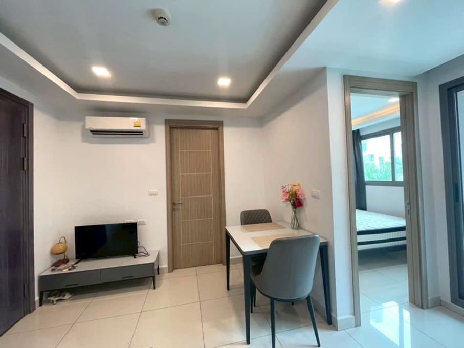 1BR Condo for Rent at Arcadia Beach Continental, Pattaya | 27 sqm | Building D | 4th Floor | Pool View (D423)