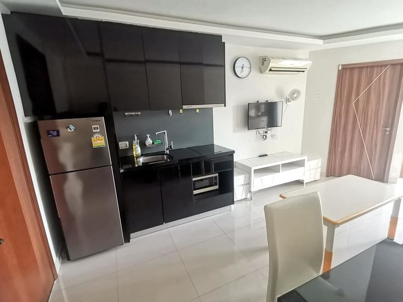 1BR Condo for Rent at Club Royal, Pattaya | 35 sqm | Building D | 4th Floor | Pool View (D408)