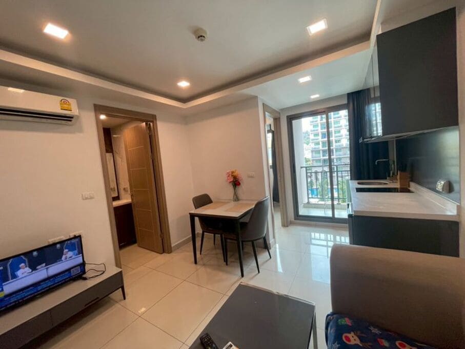 1BR Condo for Rent at Arcadia Beach Continental, Pattaya | 27 sqm | Building D | 4th Floor | Pool View (D423)