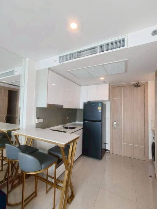 1BR Condo for Rent at The Riviera Jomtien, Pattaya | 35 sqm | 37th Floor | Sea View | Near Jomtien Beach (37B08)