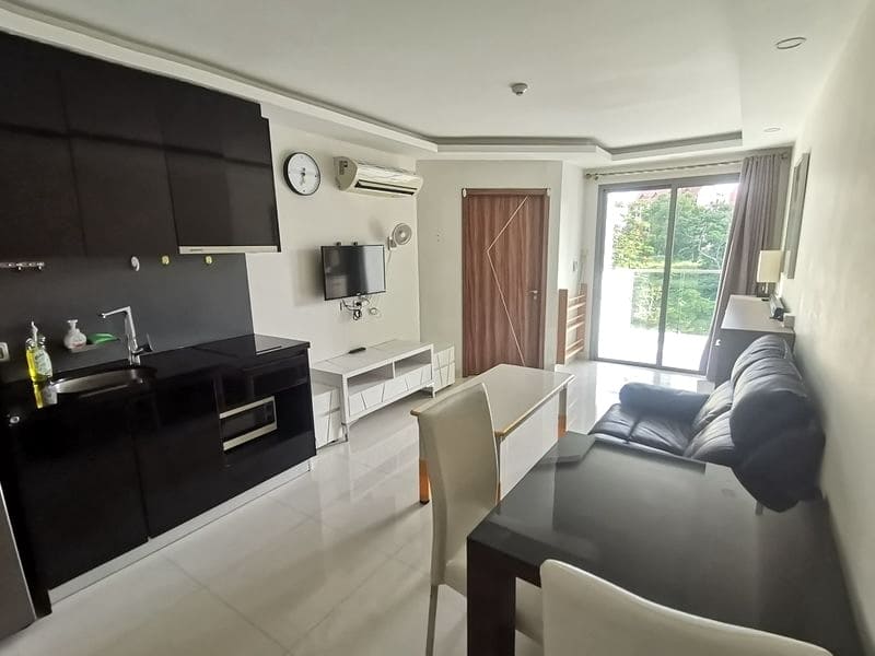 1BR Condo for Rent at Club Royal, Pattaya | 35 sqm | Building D | 4th Floor | Pool View (D408)