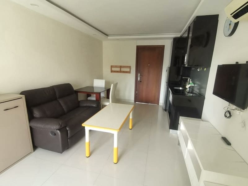 1BR Condo for Rent at Club Royal, Pattaya | 35 sqm | Building D | 4th Floor | Pool View (D408)