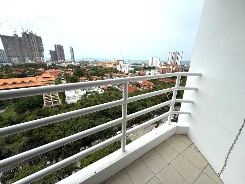 Studio Condo for Rent at View Talay 2B, Pattaya | 37 sqm | 12th Floor | Partial Sea View | Near Dongtan Beach | Near Jomtien Bus Station