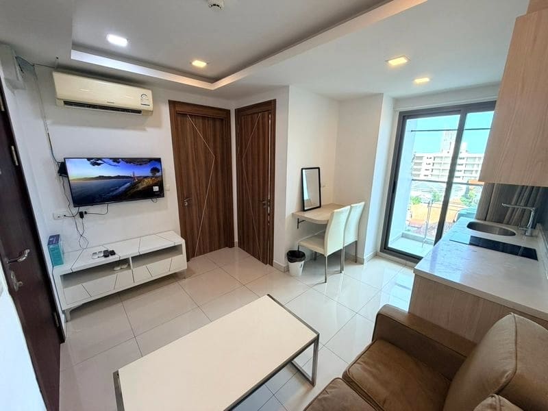 1BR Condo for Rent at Arcadia Beach Resort, Pattaya | 26 sqm | Building C | 6th Floor | City View (C627)