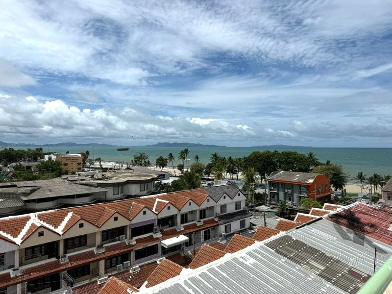 Studio Condo for Rent at Thiantong Condotel｜31 sqm｜6th Floor｜Sea View｜Fully Renovated｜Adjacent to Jomtien Beach (102)