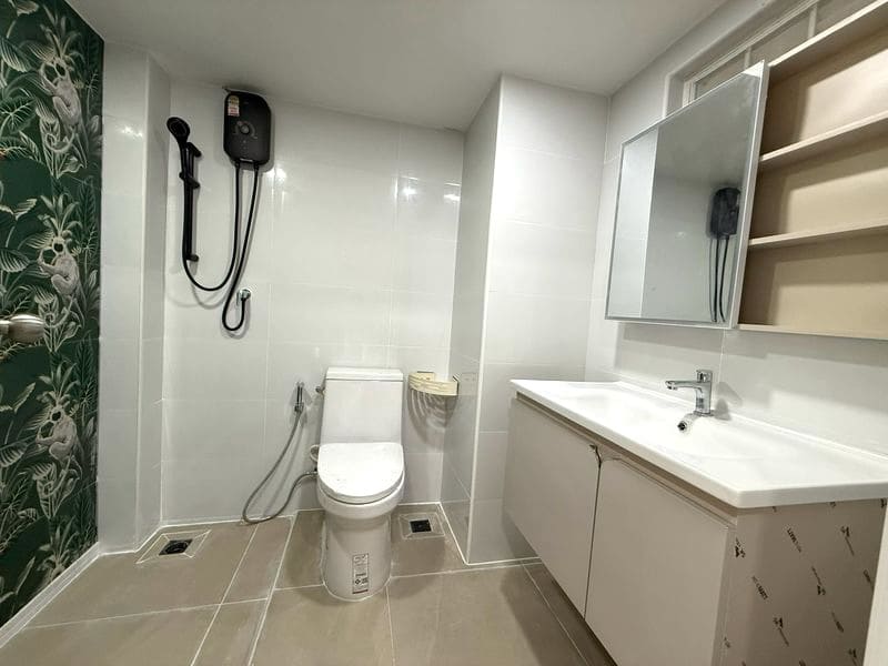 Studio Condo for Rent at Thiantong Condotel｜31 sqm｜6th Floor｜Sea View｜Fully Renovated｜Adjacent to Jomtien Beach (102)